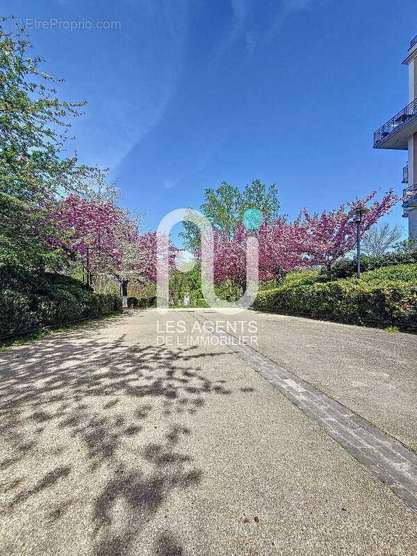 Appartement à VILLENEUVE-LA-GARENNE