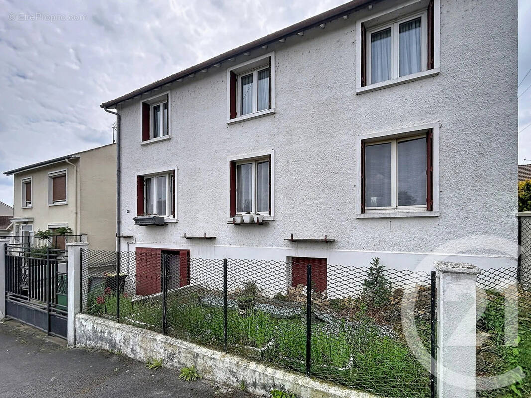 Maison à COMPERTRIX