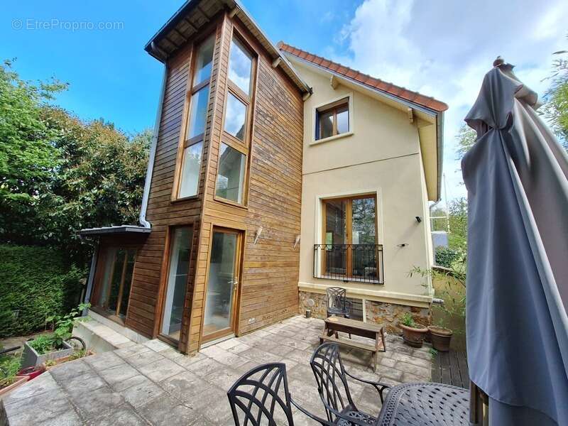 Maison à LA CELLE-SAINT-CLOUD