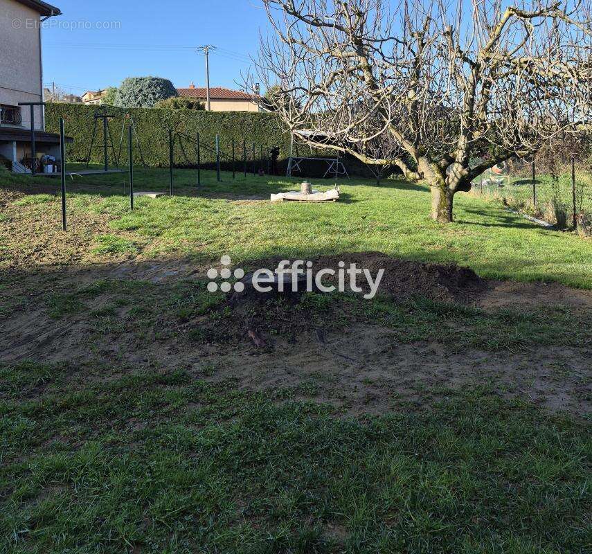 Terrain à FLEURIEUX-SUR-L'ARBRESLE