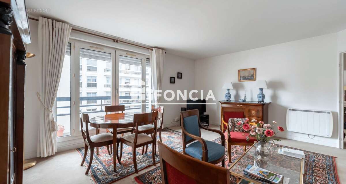 Appartement à COURBEVOIE