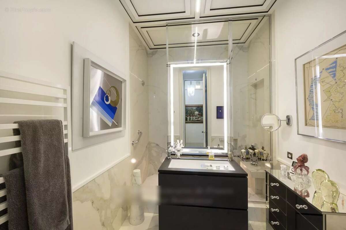 Appartement à PARIS-8E