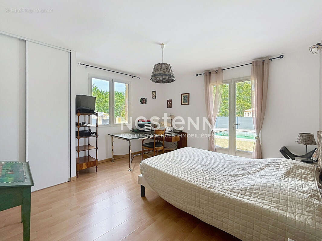 EXCLUSIVITE !! Mirabeau  - Maison de plain-pied avec piscine et vue sur le château - photo 7