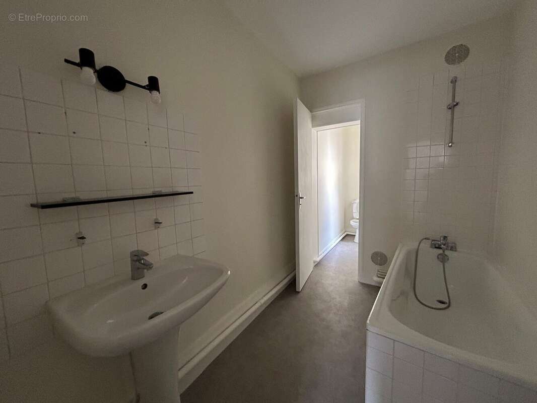 Appartement à SAINT-LEONARD-DE-NOBLAT