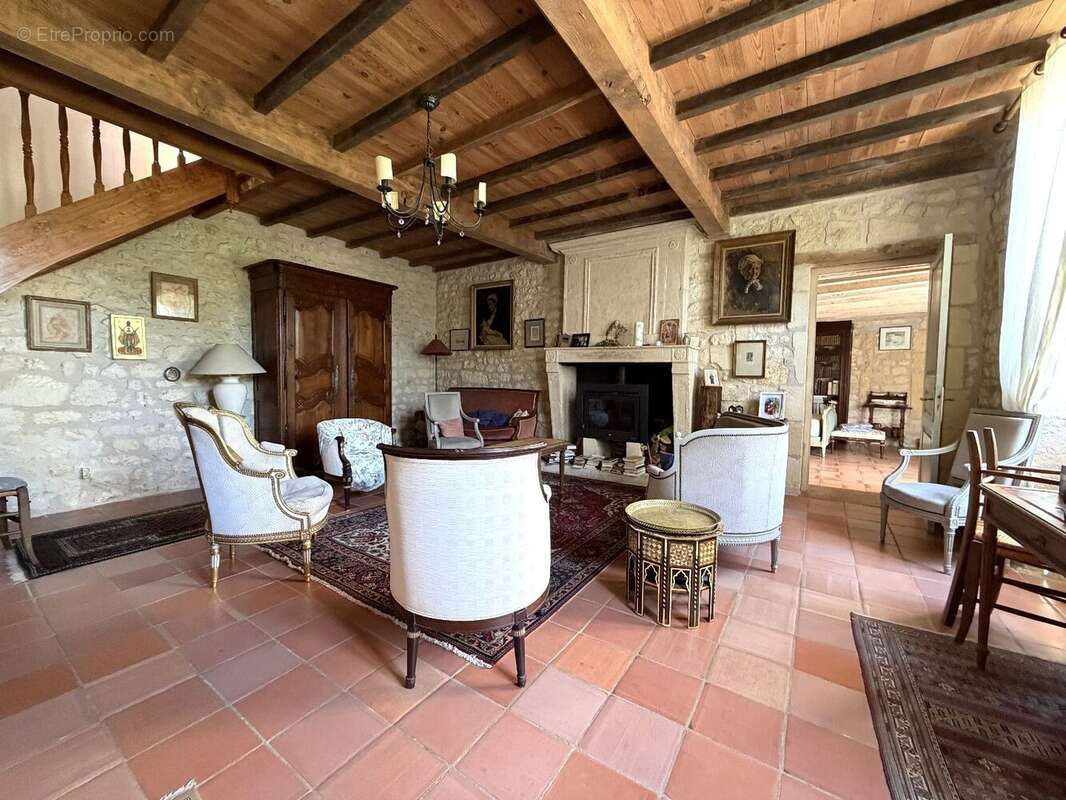 Charmante maison ancienne en pierres avec gîte et grand terrain  champagnolles - photo 3
