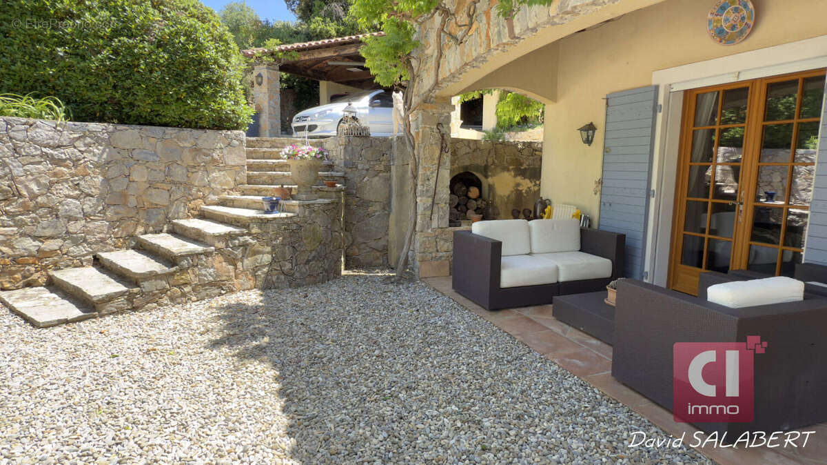Garéoult -villa familiale de 170 m² avec cinq chambres, piscine et terrain paysager - photo 17