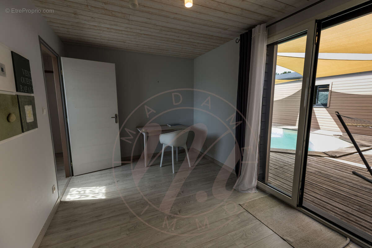 Saint-Pierre-du-Mont   Maison de caractère à ossature bois de mélèze avec patio, piscine et prestations de qua - photo 8