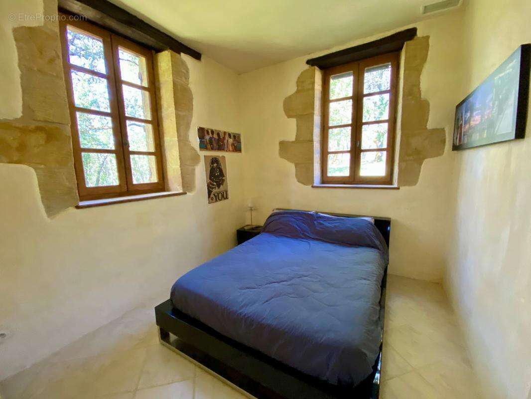 Maison à MAUZAC-ET-GRAND-CASTANG