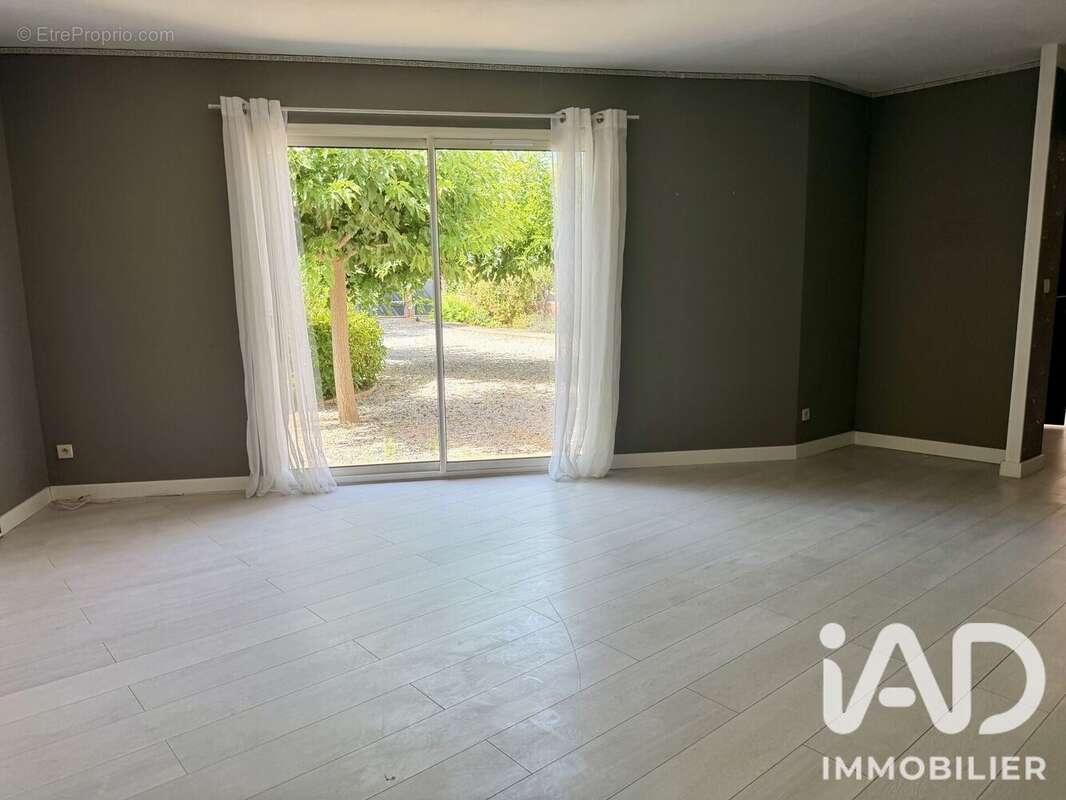 Maison 110 m² à Montblanc  - photo 7
