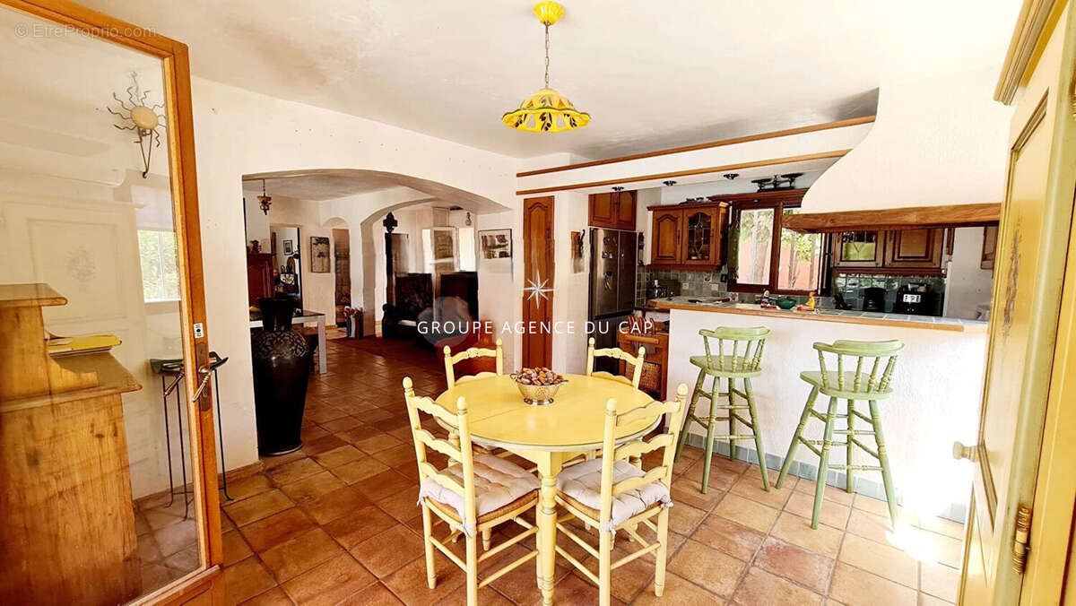 A vendre villa vue mer de l'etage 3 chambres piscine garage aux issambres - photo 6