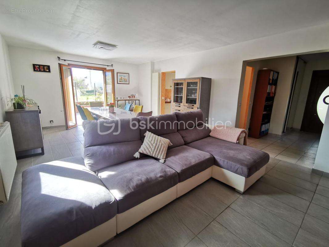 Laffrey 38220 – maison familiale 4 chambres – 1200 m² de terrain plat– garage et dependances - calme et vue degagee - photo 5