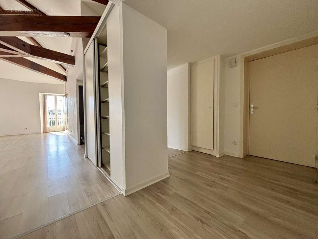 Appartement 88 m² à Bourg-De-Peage  - photo 2
