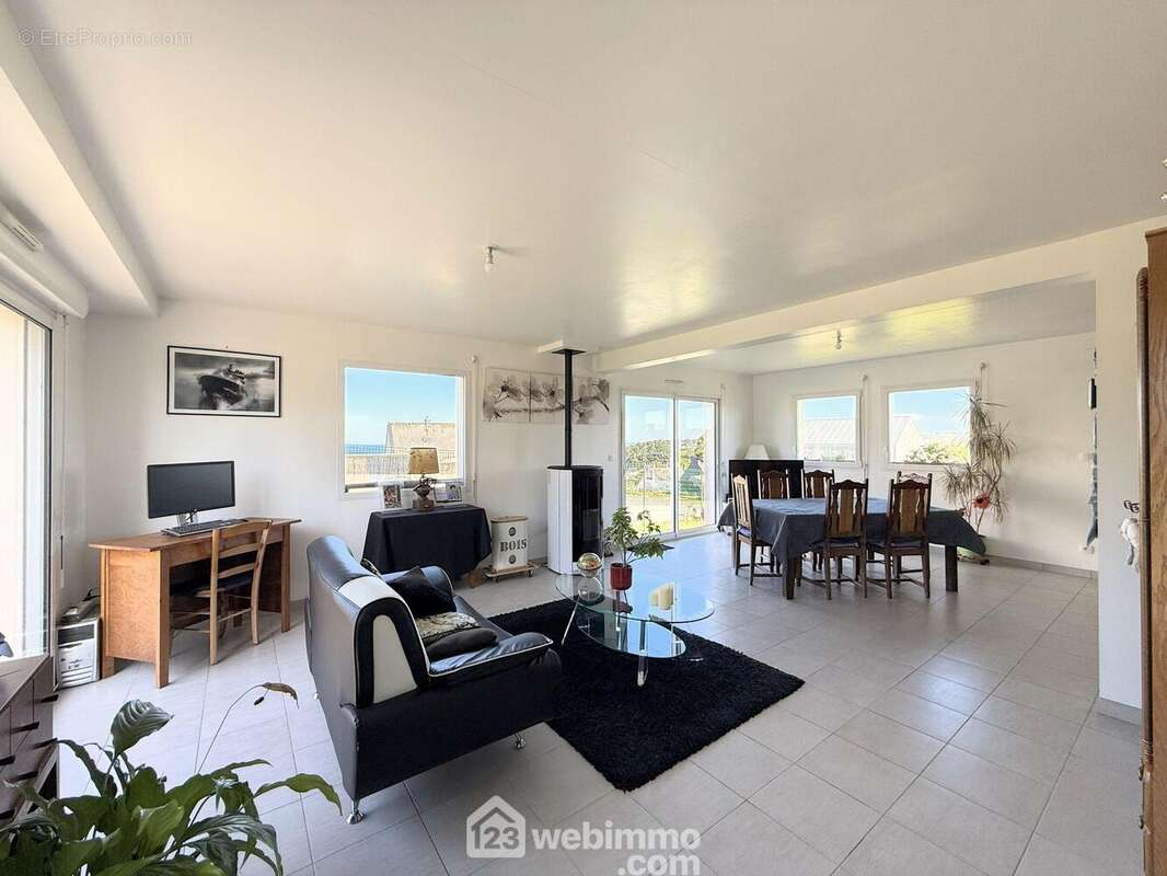 Maison à TREDREZ-LOCQUEMEAU