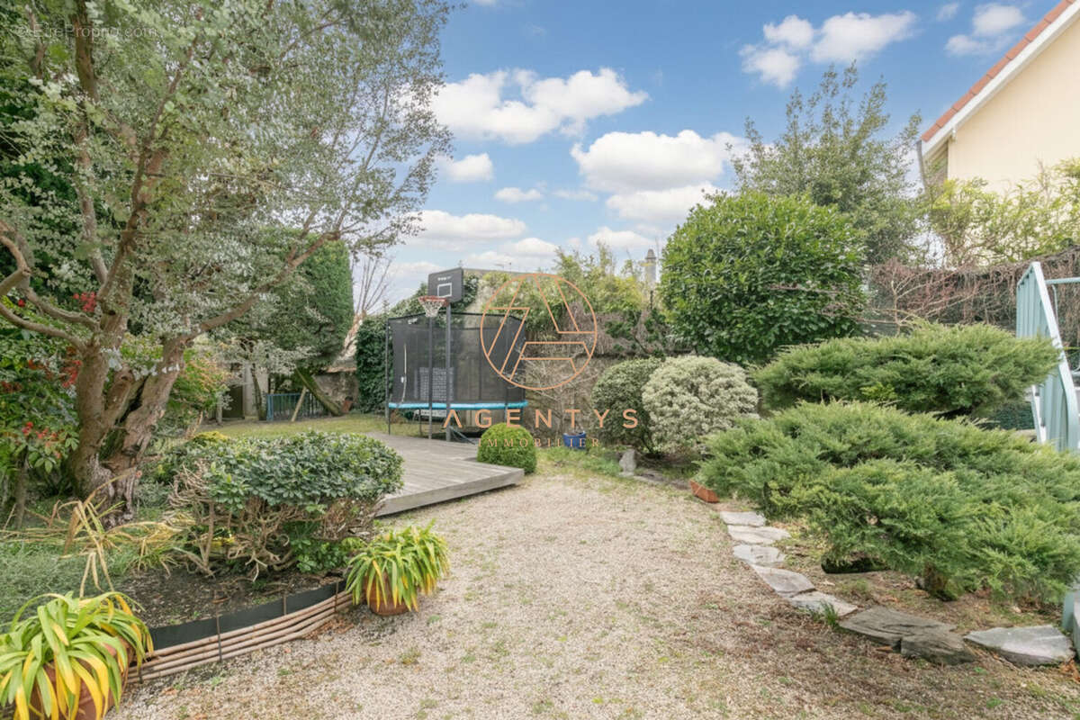 Maison à SAINT-MAUR-DES-FOSSES