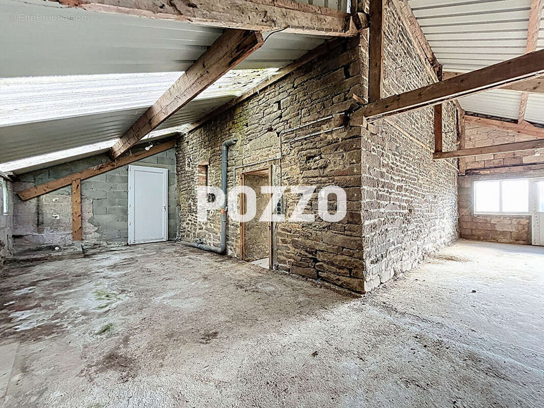 Maison à MONTAIGU-LES-BOIS