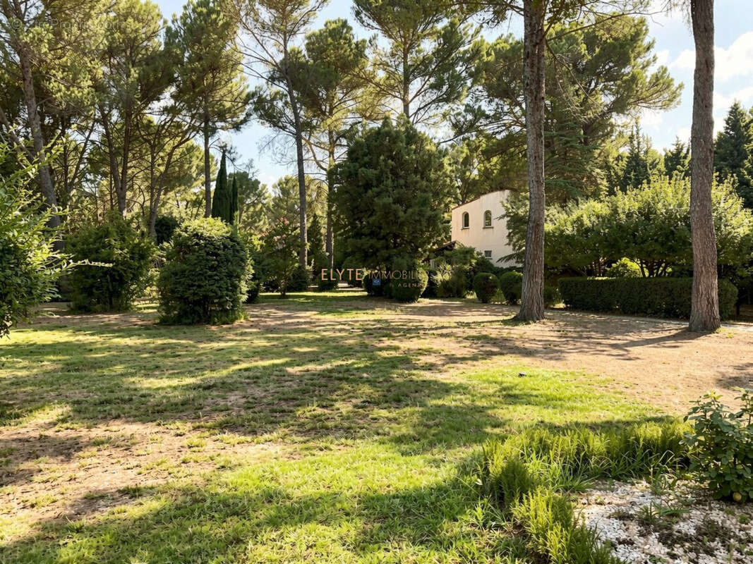 Maison 250 m² à Chateauneuf-Le-Rouge  - photo 5