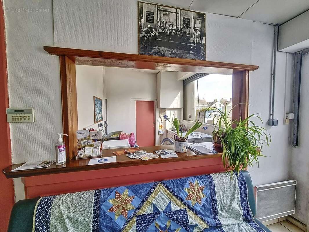 Commerce à FERRIERES-EN-GATINAIS