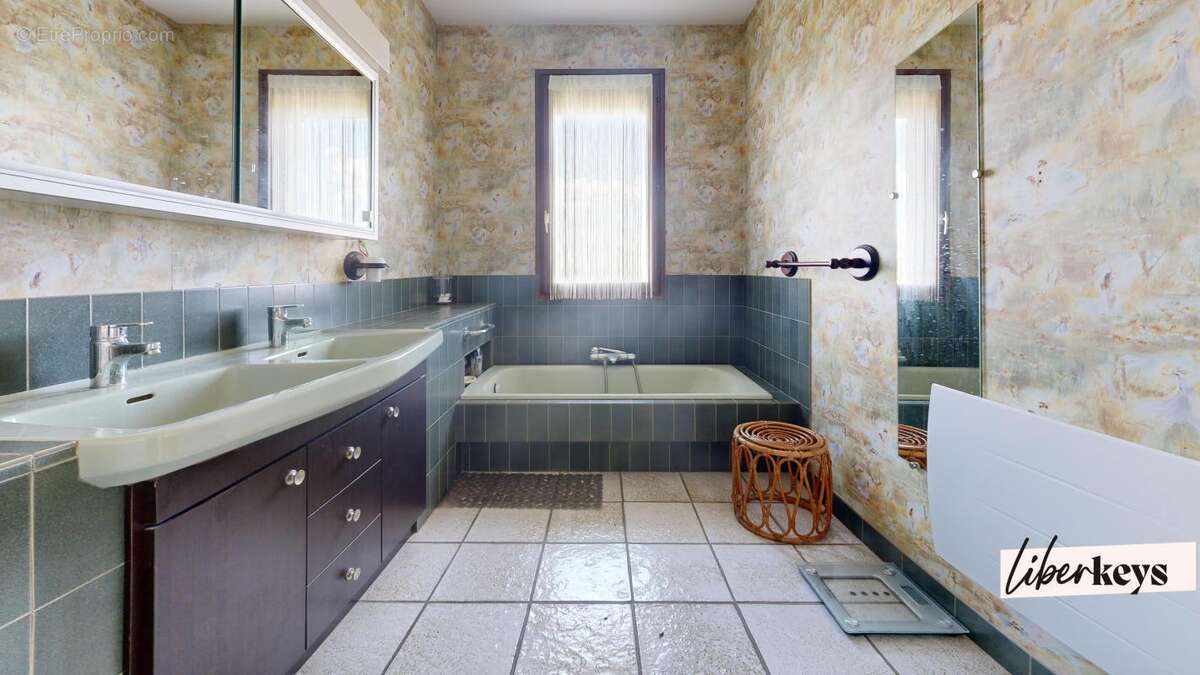 Maison à CORCELLES-LES-MONTS