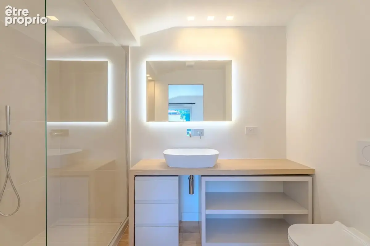 Villa contemporaine rénovée, terrain plat et piscine - photo 11