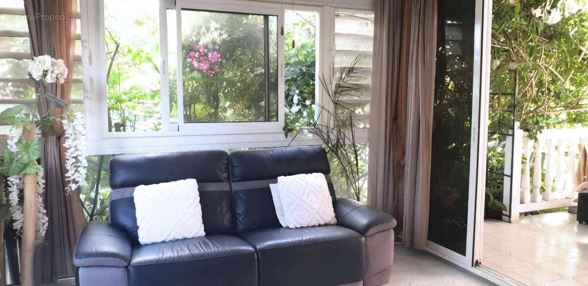 Appartement à SAINTE-LUCE