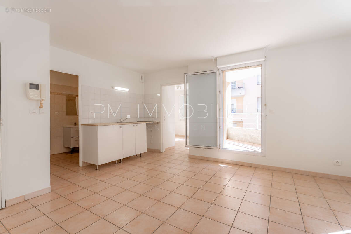 Appartement à MARSEILLE-5E