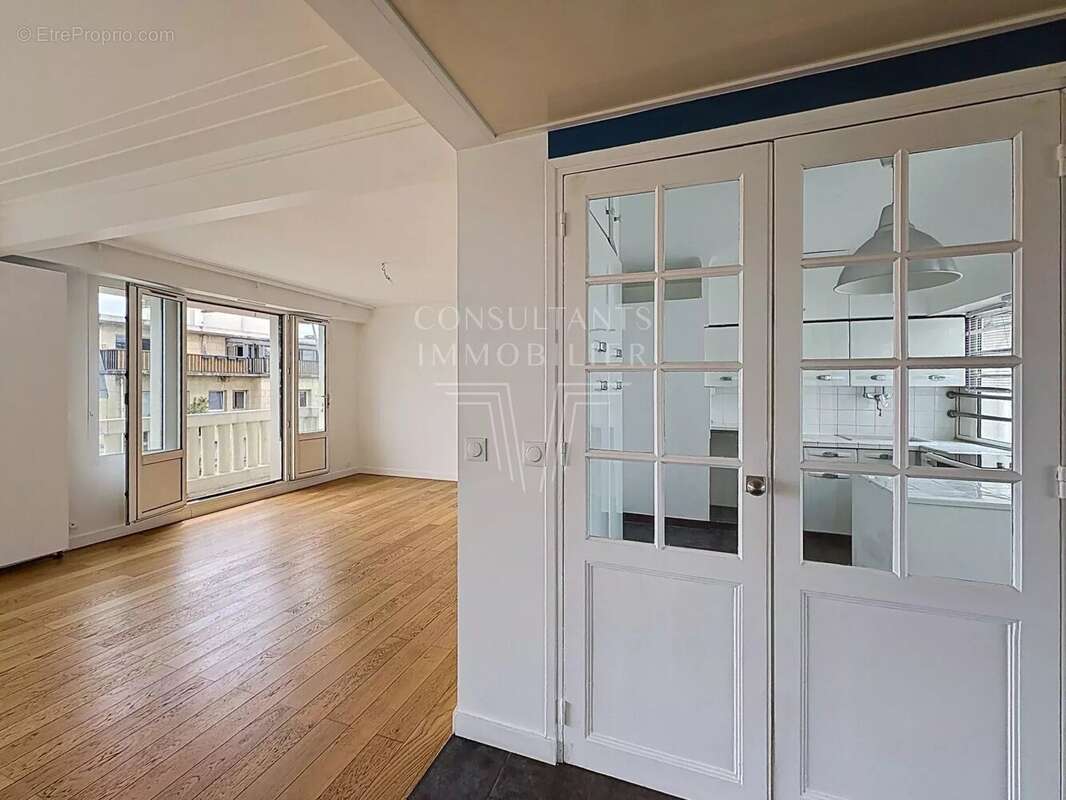 Appartement à PARIS-16E