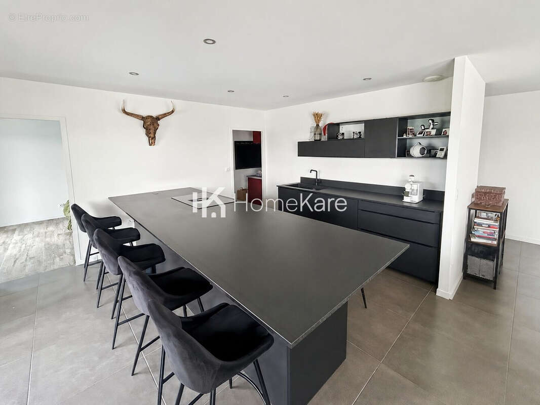 Maison 143 m² à L'isle-Jourdain  - photo 6