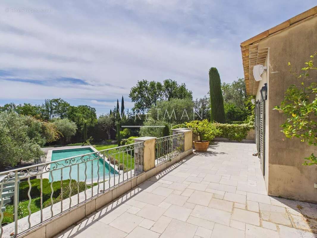 Maison à CHATEAUNEUF-GRASSE