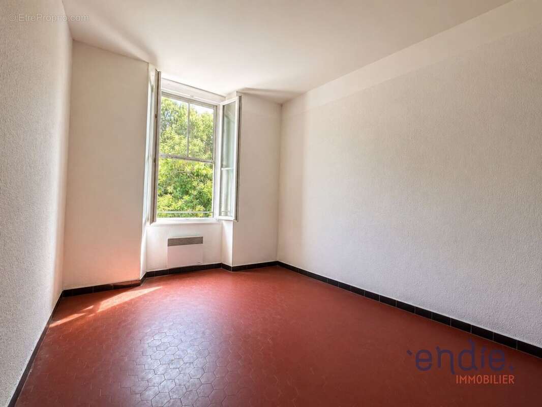 Appartement à FLASSANS-SUR-ISSOLE