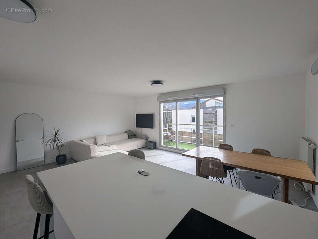 Appartement à MEYLAN