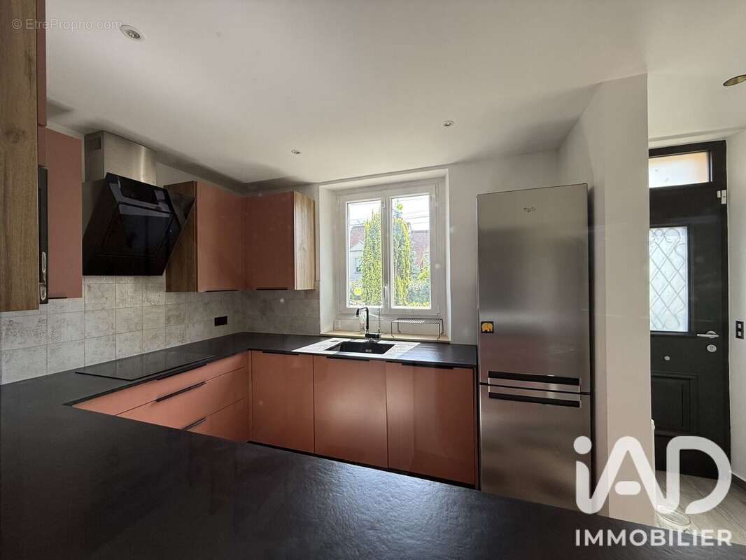 Maison 185 m² à Crecy-La-Chapelle  - photo 9