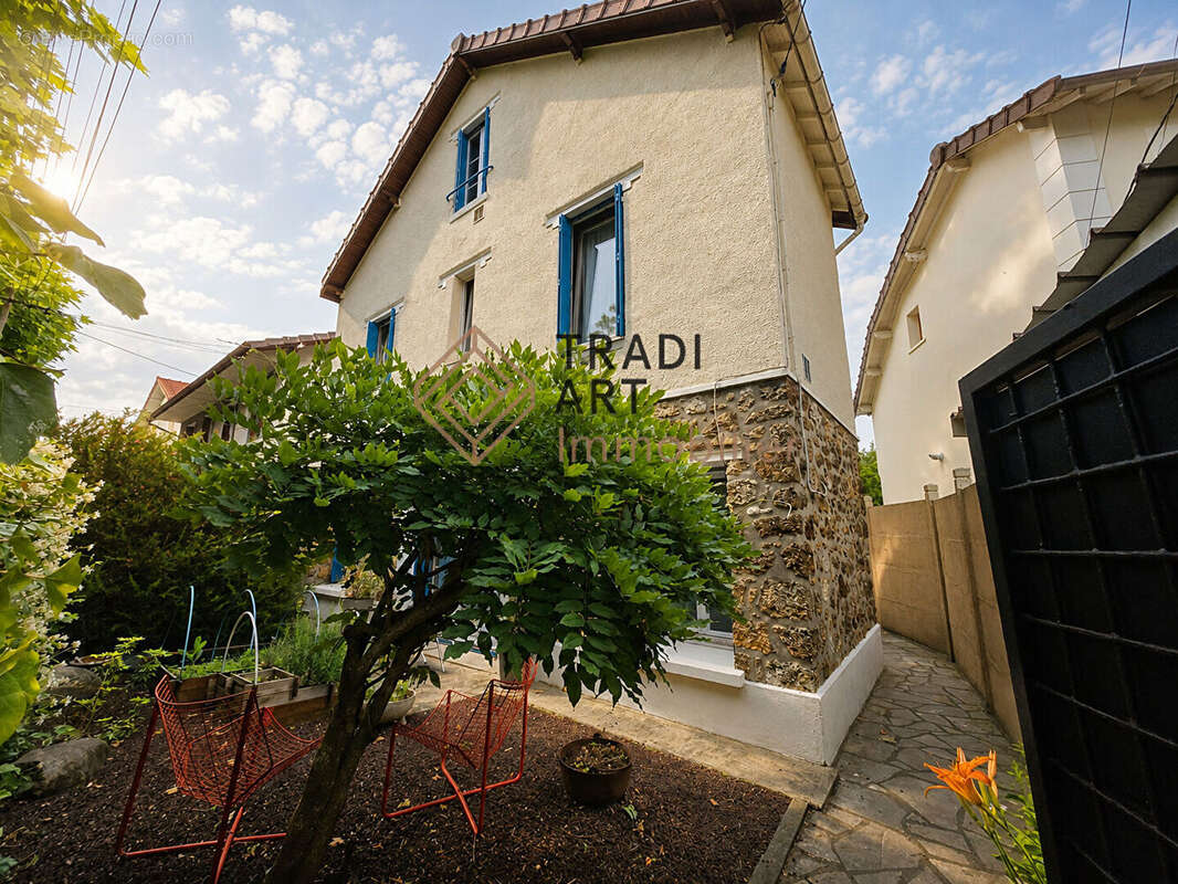Maison à SAINTE-GENEVIEVE-DES-BOIS