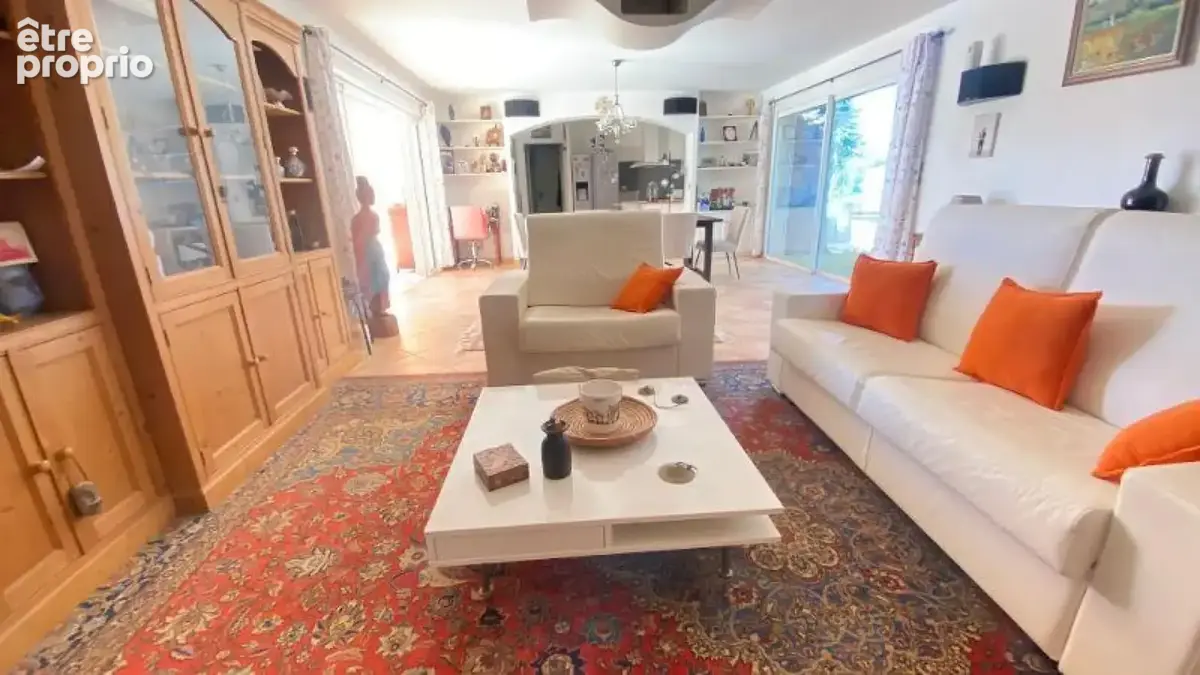 Maison 6 pièces 157 m² à vendre à Six-Fours-Les-Plages (83140) - photo 2