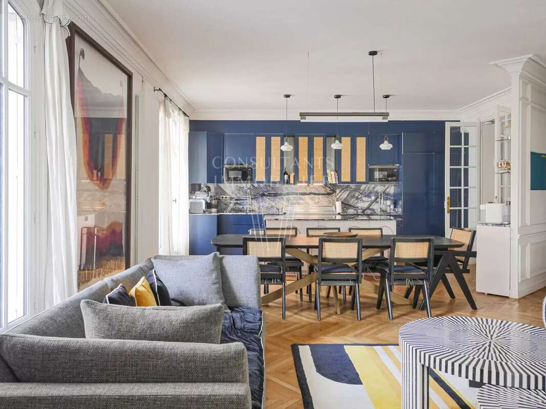 Appartement à PARIS-16E