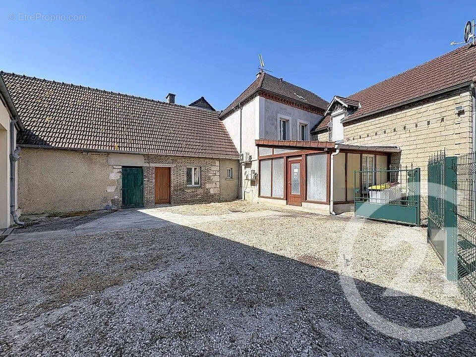 Maison à ESTISSAC