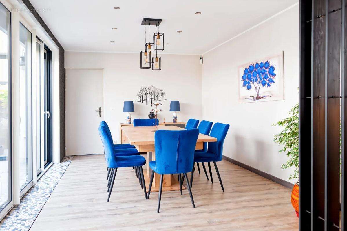 Maison à DOMPIERRE-SUR-VEYLE