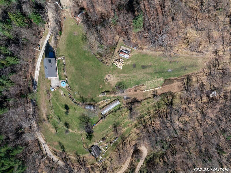 Propriété d'exception! Très beau chalet 4 pièces sur plus d'un hectare de terrain attenant. - photo 22