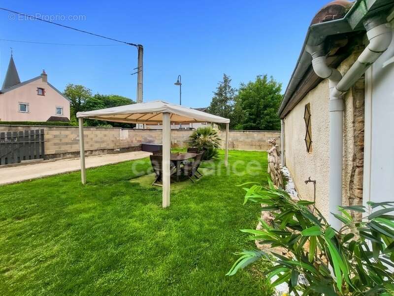 FAUVERNEY - Maison de 95 m² avec beau potentiel - photo 11
