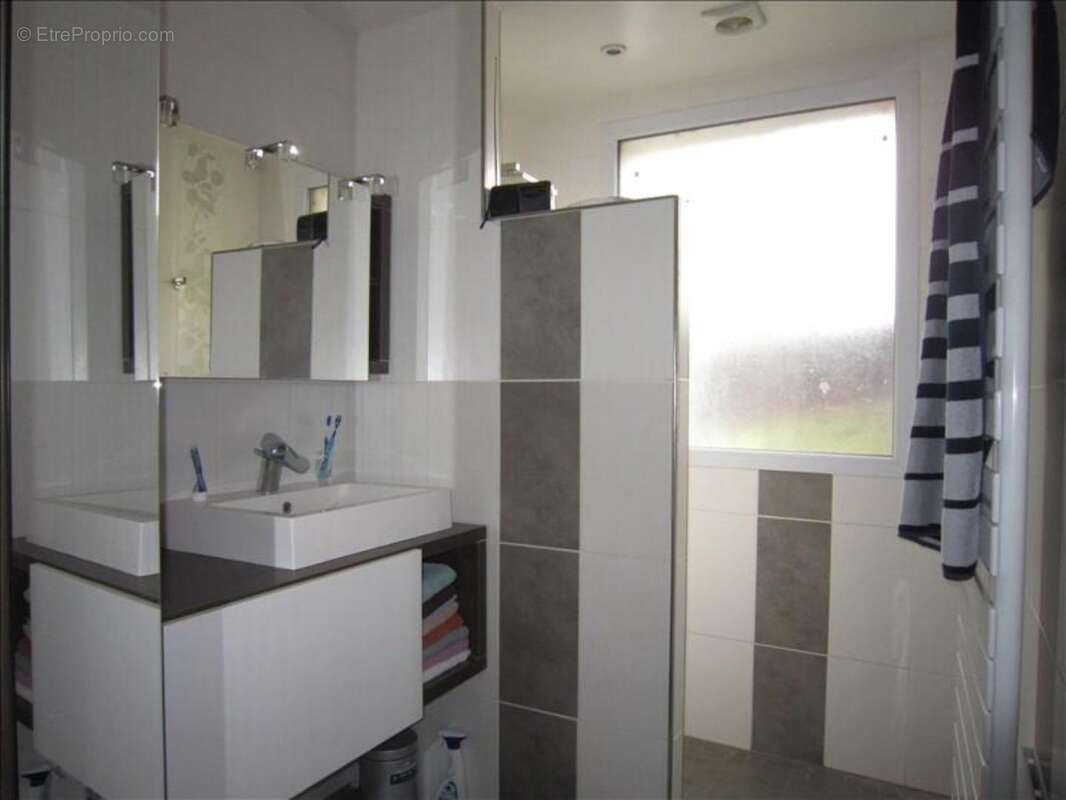 Maison Ancienne de 91m2 à proximité des Commerces pour investissement locatif. - photo 7