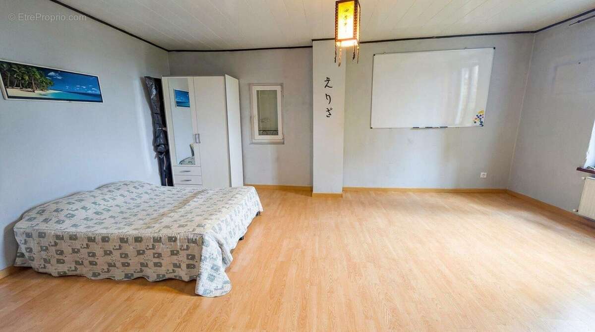 Maison 183 m² à Saint-Jean-De-Thurac  - photo 8