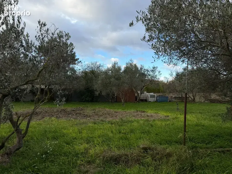 Terrain à VALERGUES