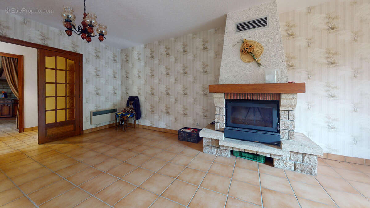 Maison de 1985 sur sous-sol complet avec grand terrain - photo 16