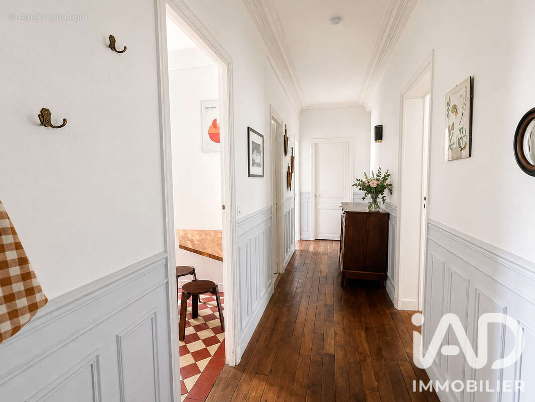 Appartement 73 m² à Paris-9e  - photo 3