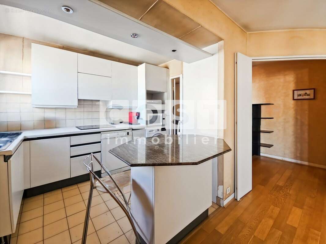 Appartement à COURBEVOIE