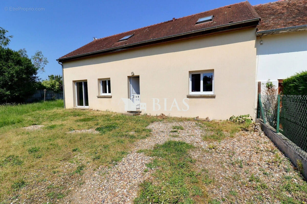 Maison à SAINT-ETIENNE-DU-VAUVRAY