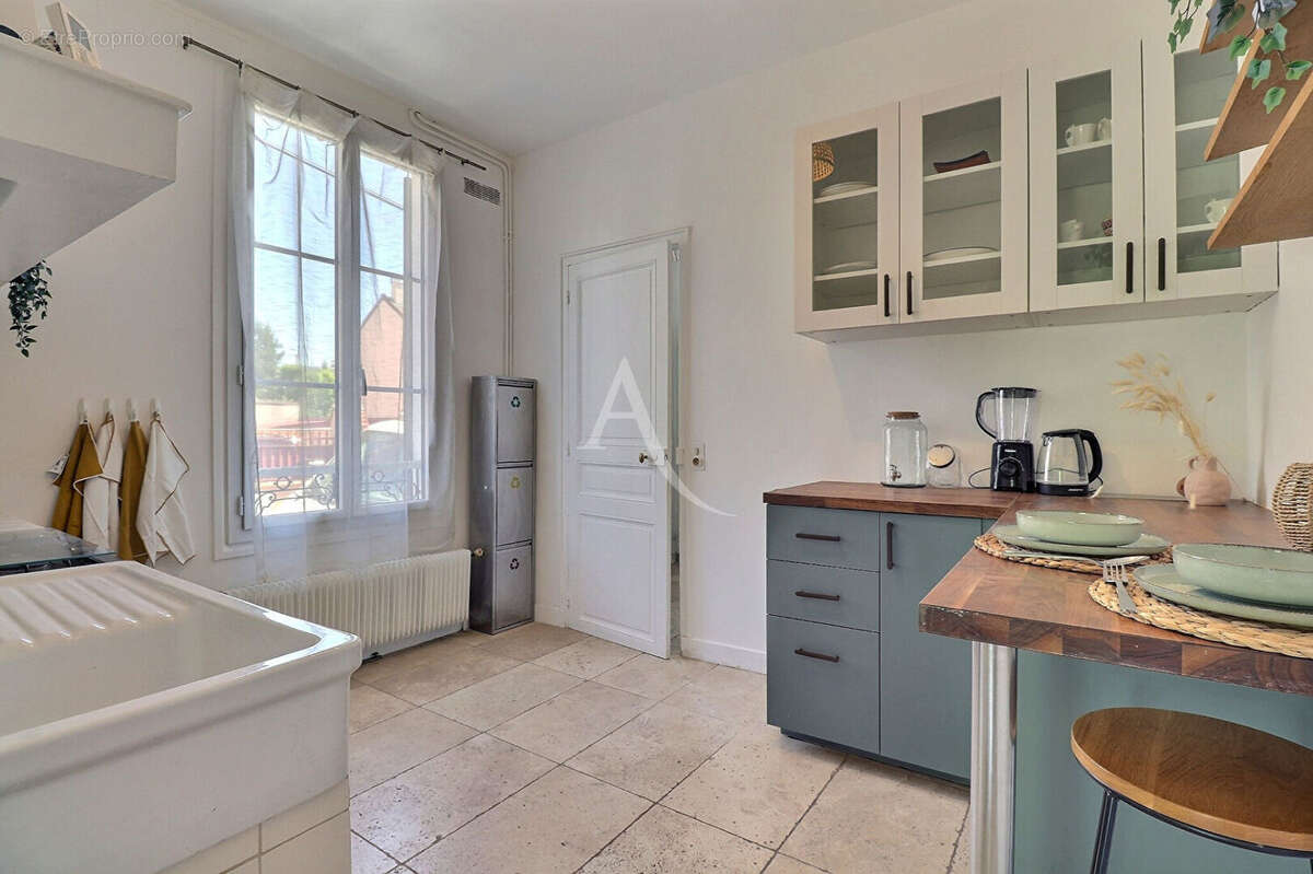 Beaucoup de cachet pour cette belle maison à Maisons Laffitte 4 pièce(s) 80 m2, 3 chambres, jardin, cave, parking ! - photo 7