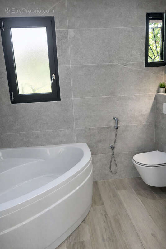 Villa contemporaine T6 avec piscine   Prestations modernes - AUBAGNE PROCHE CENTRE - photo 9