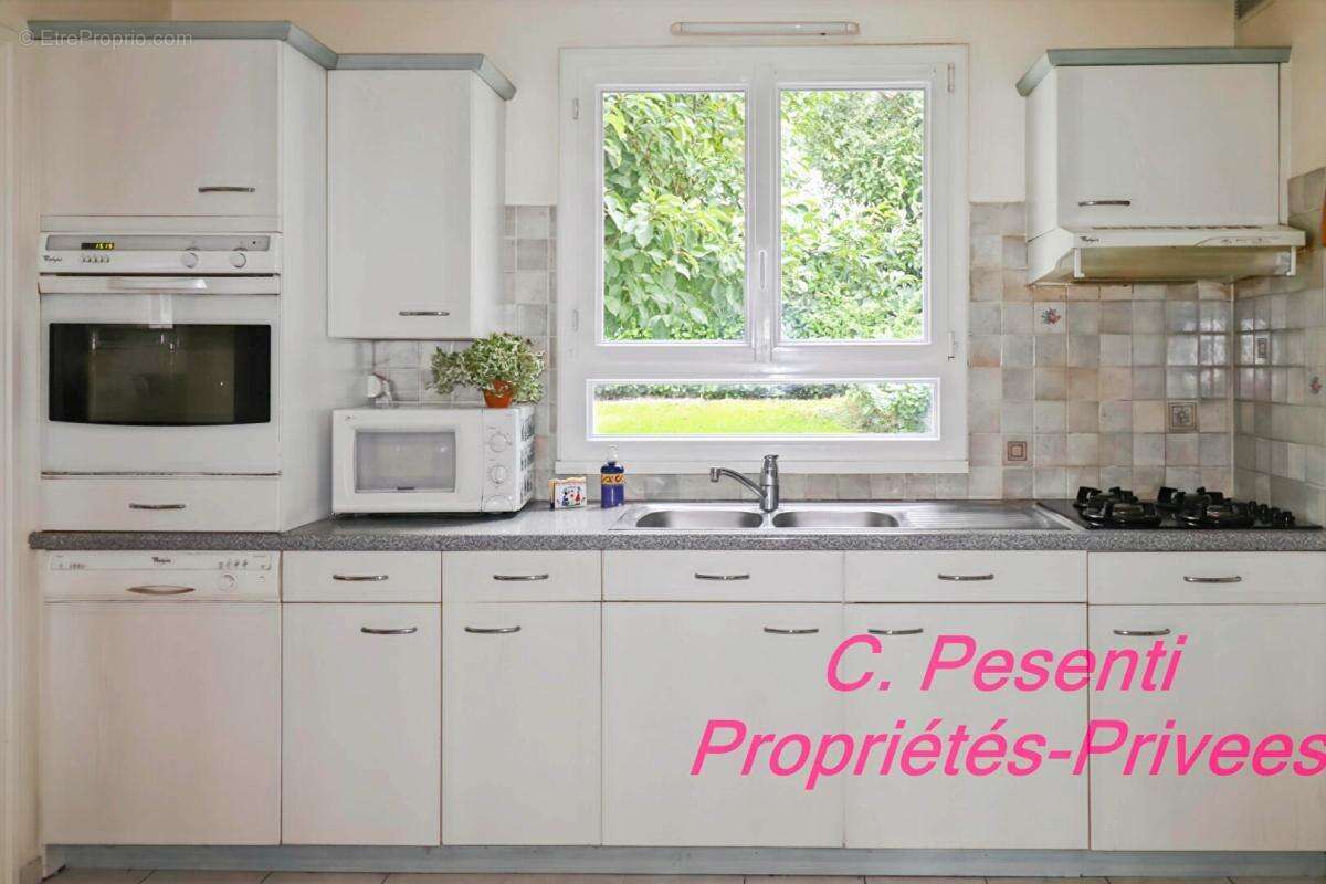 Maison à BUSSY-SAINT-GEORGES