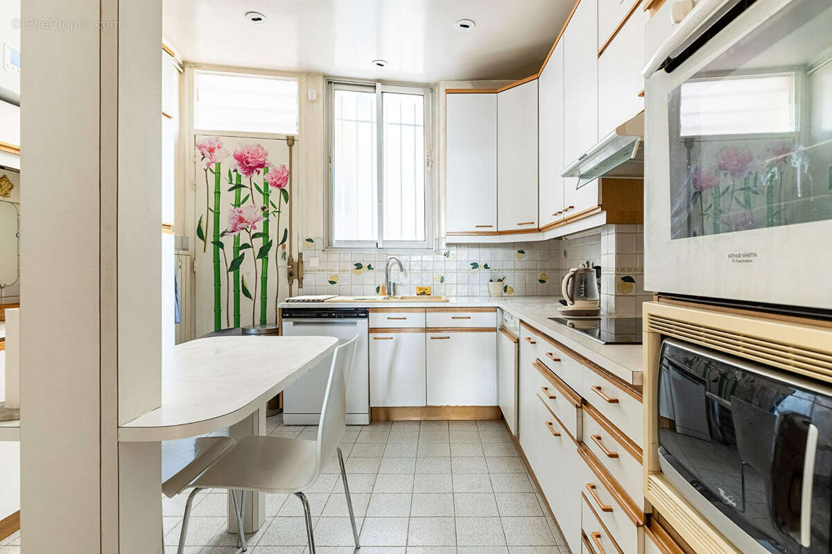 Appartement à PARIS-17E