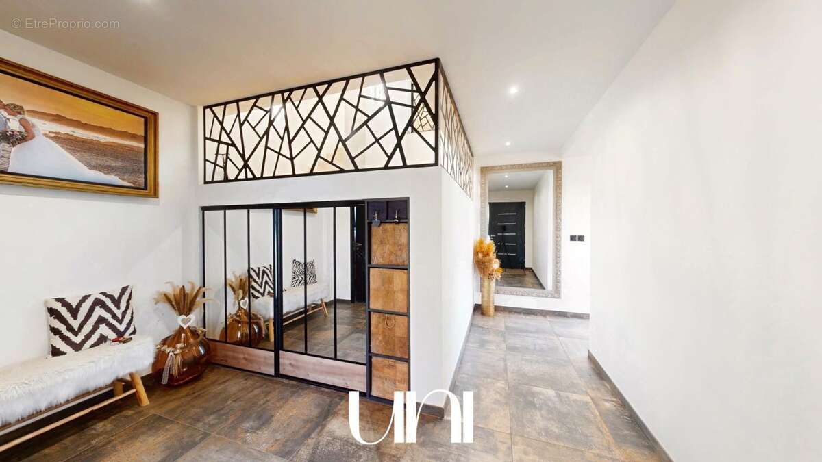 Maison 9 pièces 317 m2 avec terrasse - Saint-Loup-Hors - photo 26